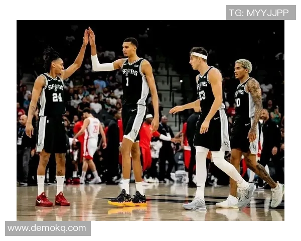 央视火箭与马刺激战加时赛双方拼尽全力争夺胜利